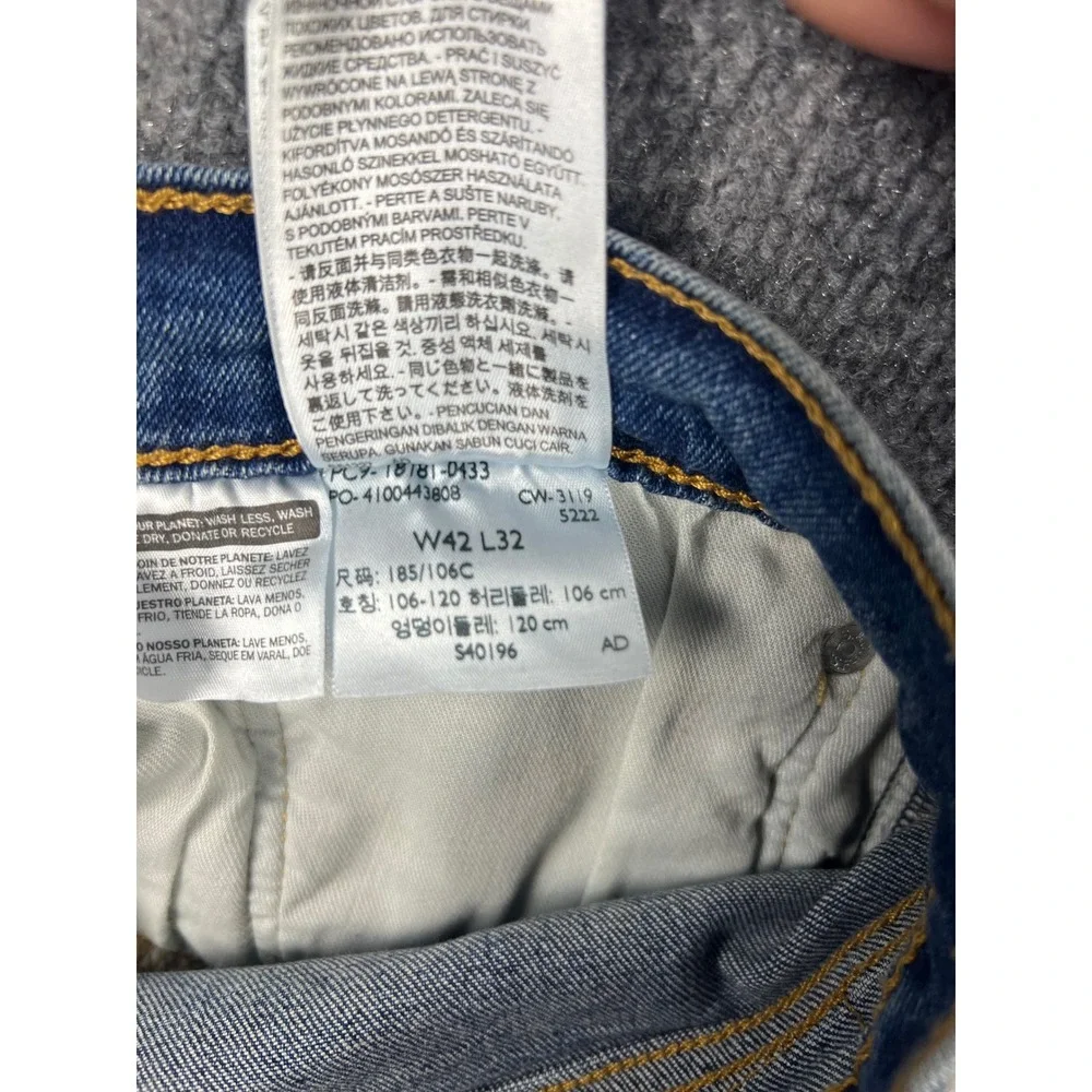 Levis 541 Athletic Taper Mens Blue Jeans 42x32 Medium Wash Stretch 18181-0433